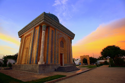 رمضان في اوزبكستان Abu Mansur Mosque in